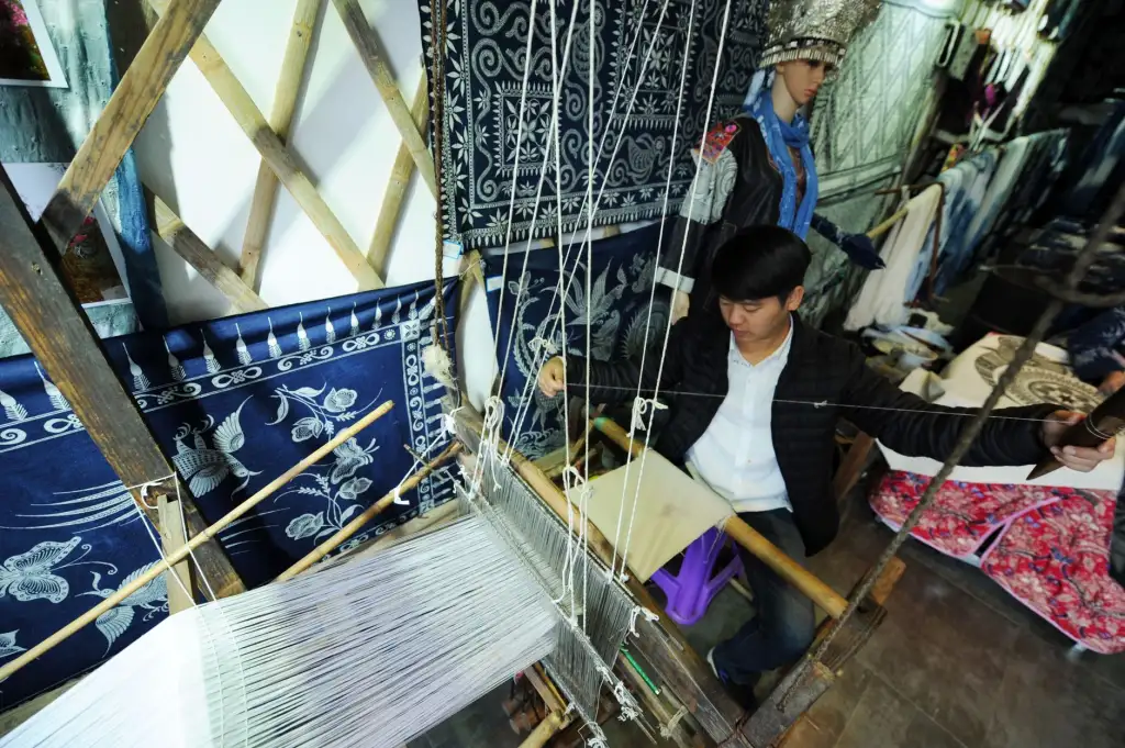 江北区行走鲜花店开业花篮定制：企业商务礼仪用花的专业配送方案