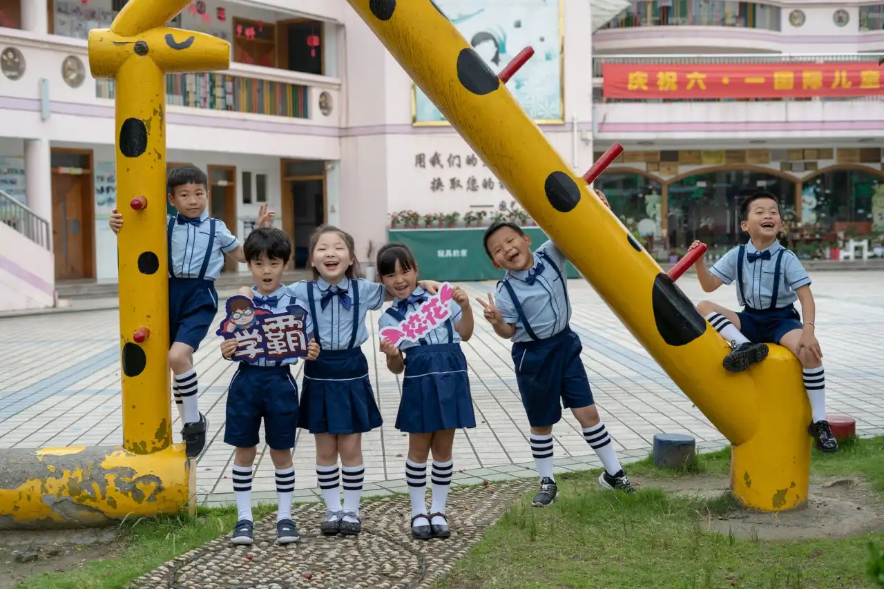 婚礼花艺设计中的空间结构搭建与色彩搭配方案