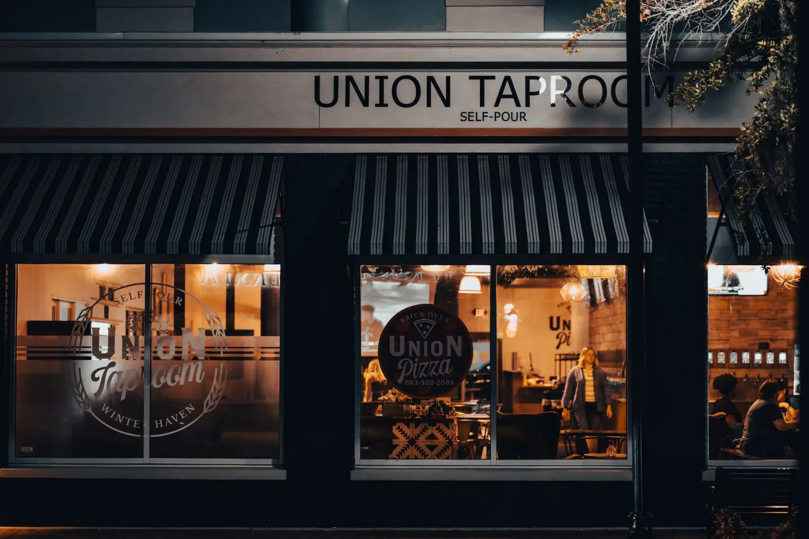 婚礼花艺布置全流程解析：从花束定制到现场执行的关键细节