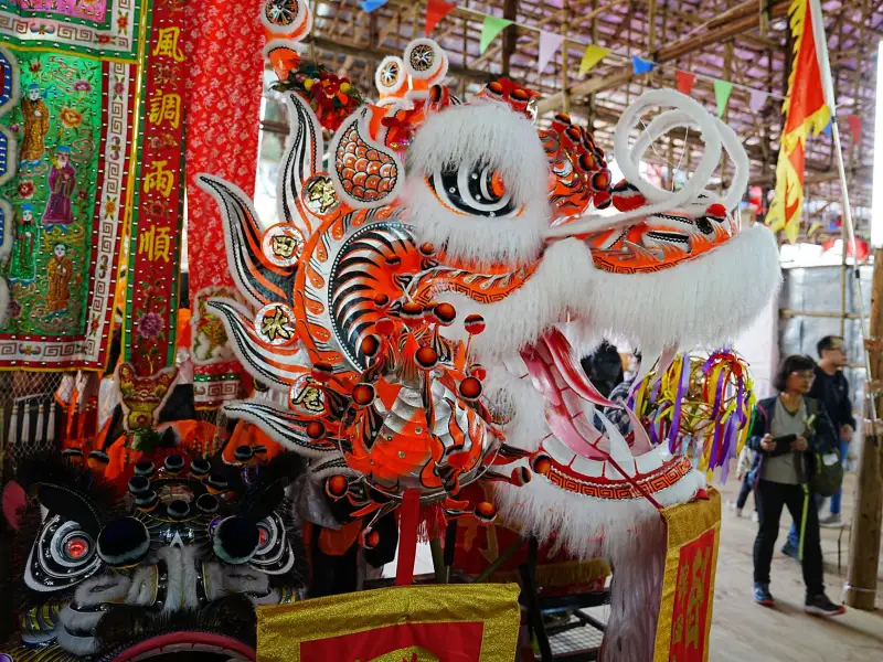 婚礼花艺场景化设计方案：从空间布局到色彩搭配